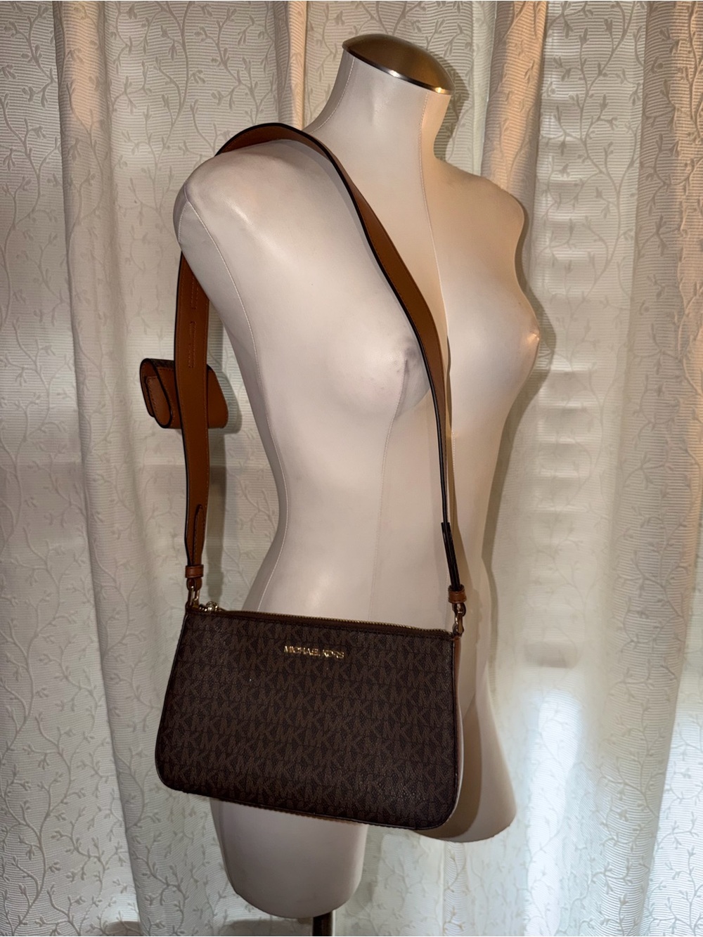 Michael Kors jet set crossbody